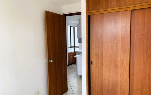 Apartamento En Arriendo En Loma De Los Bernal | 100 M², Piso 19, 3 Alcobas, 2 Parqueaderos Y Unidad Completa