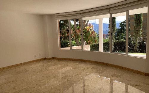 Casa En Arriendo En Altos Del Poblado | 435 M2, 5 Alcobas, 6 Baños, 4 Parqueaderos Y Cerca A El Tesoro