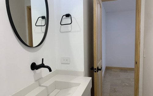 Casa En Arriendo En Altos Del Poblado | 435 M2, 5 Alcobas, 6 Baños, 4 Parqueaderos Y Cerca A El Tesoro