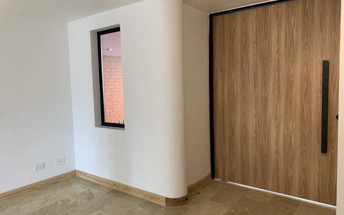 Casa En Arriendo En Altos Del Poblado | 435 M2, 5 Alcobas, 6 Baños, 4 Parqueaderos Y Cerca A El Tesoro