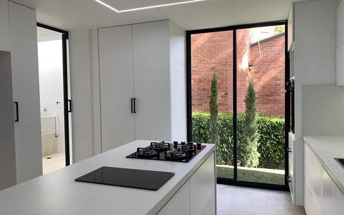 Casa En Arriendo En Altos Del Poblado | 435 M2, 5 Alcobas, 6 Baños, 4 Parqueaderos Y Cerca A El Tesoro