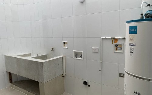 Casa En Arriendo En Altos Del Poblado | 435 M2, 5 Alcobas, 6 Baños, 4 Parqueaderos Y Cerca A El Tesoro