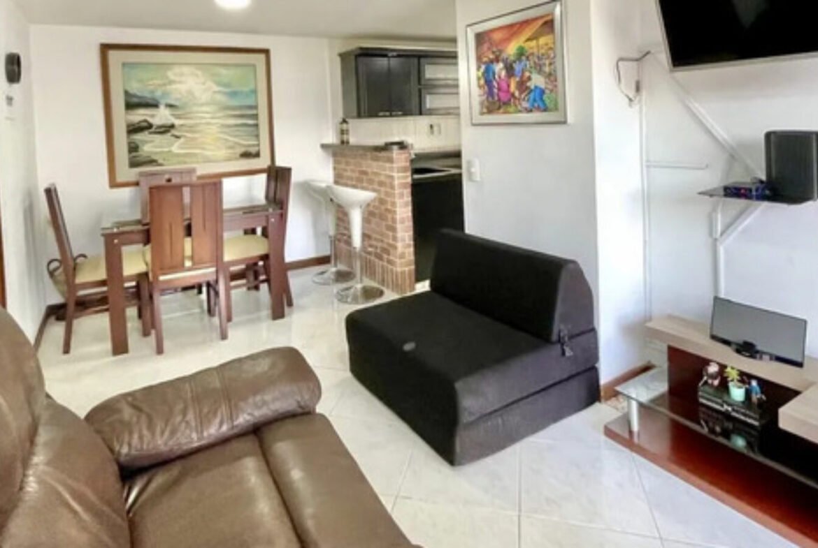 Apartamento Amoblado En Arriendo En El Poblado Sector San Diego Medellín, 3 Habitaciones + 1 Baño. Con 3 Televisores Incluidos
