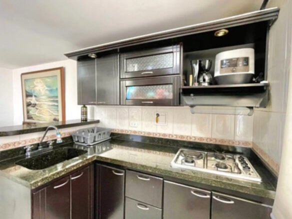 Apartamento Amoblado En Arriendo En El Poblado Sector San Diego Medellín, 3 Habitaciones + 1 Baño. Con 3 Televisores Incluidos