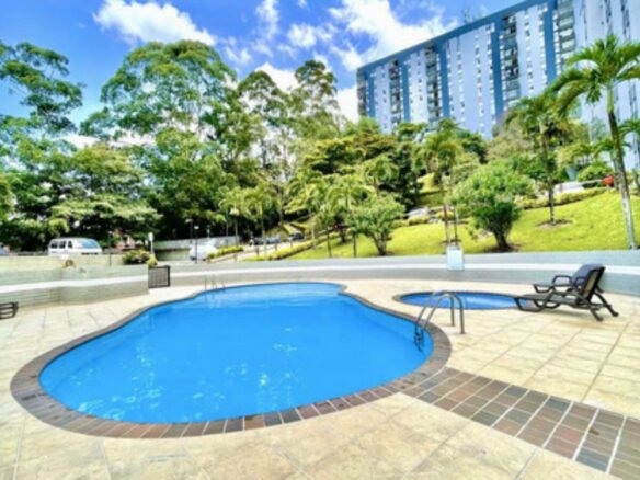 Apartamento Amoblado En Arriendo En El Poblado Sector San Diego Medellín, 3 Habitaciones + 1 Baño. Con 3 Televisores Incluidos