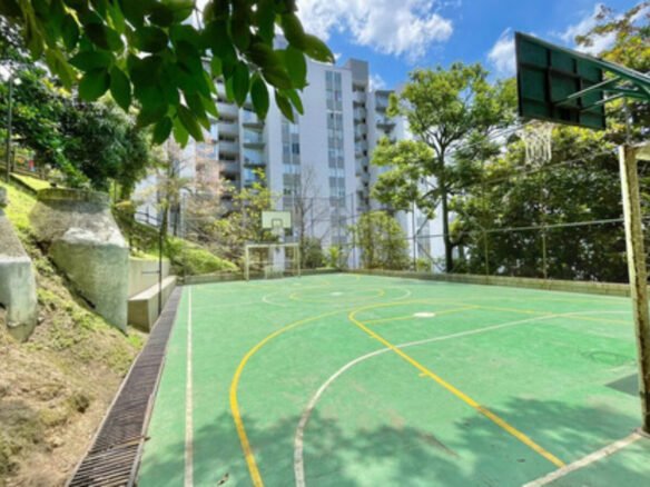 Apartamento Amoblado En Arriendo En El Poblado Sector San Diego Medellín, 3 Habitaciones + 1 Baño. Con 3 Televisores Incluidos