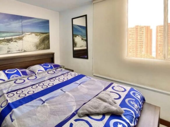 Apartamento Amoblado En Arriendo En El Poblado Sector San Diego Medellín, 3 Habitaciones + 1 Baño. Con 3 Televisores Incluidos