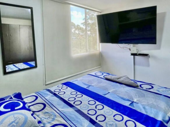 Apartamento Amoblado En Arriendo En El Poblado Sector San Diego Medellín, 3 Habitaciones + 1 Baño. Con 3 Televisores Incluidos