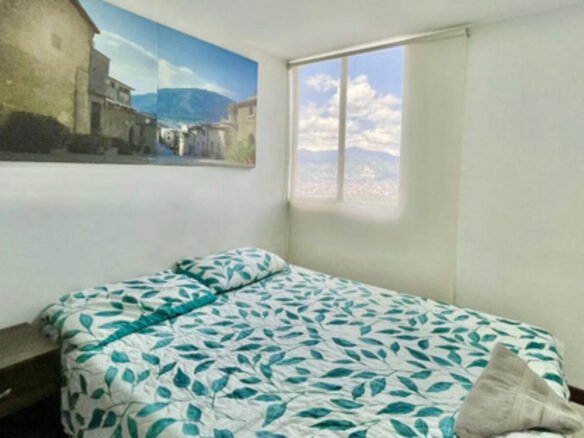 Apartamento Amoblado En Arriendo En El Poblado Sector San Diego Medellín, 3 Habitaciones + 1 Baño. Con 3 Televisores Incluidos