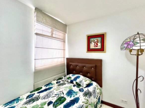 Apartamento Amoblado En Arriendo En El Poblado Sector San Diego Medellín, 3 Habitaciones + 1 Baño. Con 3 Televisores Incluidos