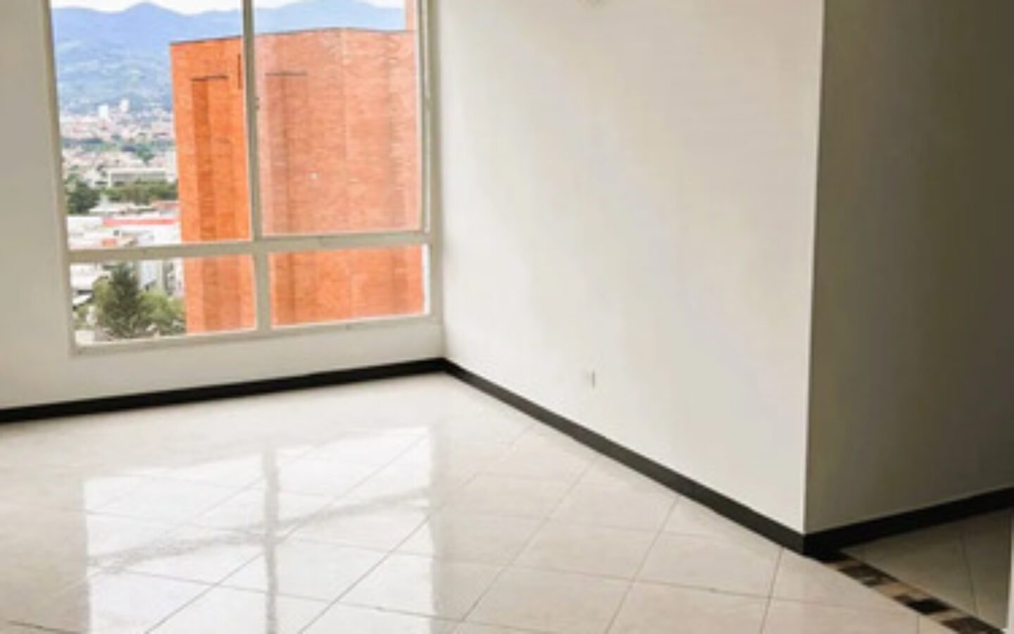 simh-crop-9101-9116 Apartamento De 65 M² En Arriendo En San Julián El Poblado Medellín Con 3 Habitaciones, 2 Baños, Parqueadero Privado Y Excelente Ubicación Cerca De San Diego, Premium Plaza, Ciudad Del Río Y Las Palmas