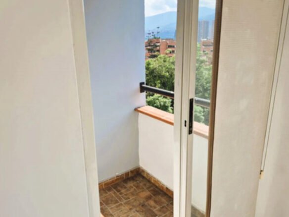 Apartamento De 65 M² En Arriendo En San Julián El Poblado Medellín Con 3 Habitaciones, 2 Baños, Parqueadero Privado Y Excelente Ubicación Cerca De San Diego, Premium Plaza, Ciudad Del Río Y Las Palmas