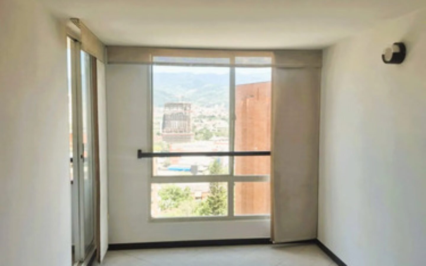 Apartamento De 65 M² En Arriendo En San Julián El Poblado Medellín Con 3 Habitaciones, 2 Baños, Parqueadero Privado Y Excelente Ubicación Cerca De San Diego, Premium Plaza, Ciudad Del Río Y Las Palmas