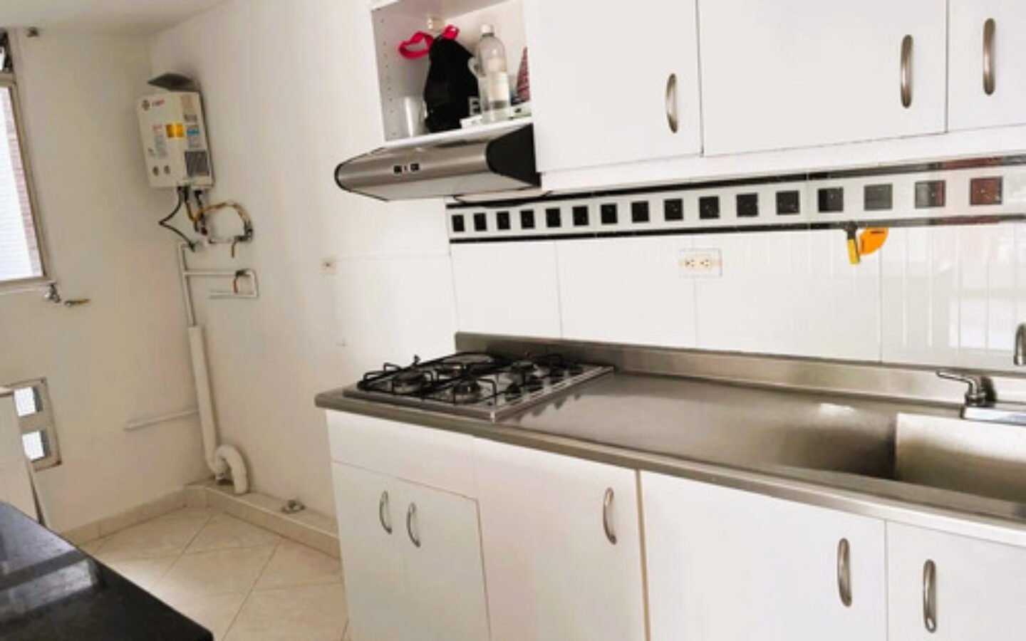 Apartamento De 65 M² En Arriendo En San Julián El Poblado Medellín Con 3 Habitaciones, 2 Baños, Parqueadero Privado Y Excelente Ubicación Cerca De San Diego, Premium Plaza, Ciudad Del Río Y Las Palmas