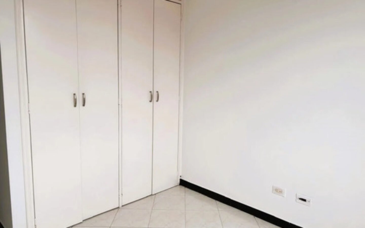 Apartamento De 65 M² En Arriendo En San Julián El Poblado Medellín Con 3 Habitaciones, 2 Baños, Parqueadero Privado Y Excelente Ubicación Cerca De San Diego, Premium Plaza, Ciudad Del Río Y Las Palmas
