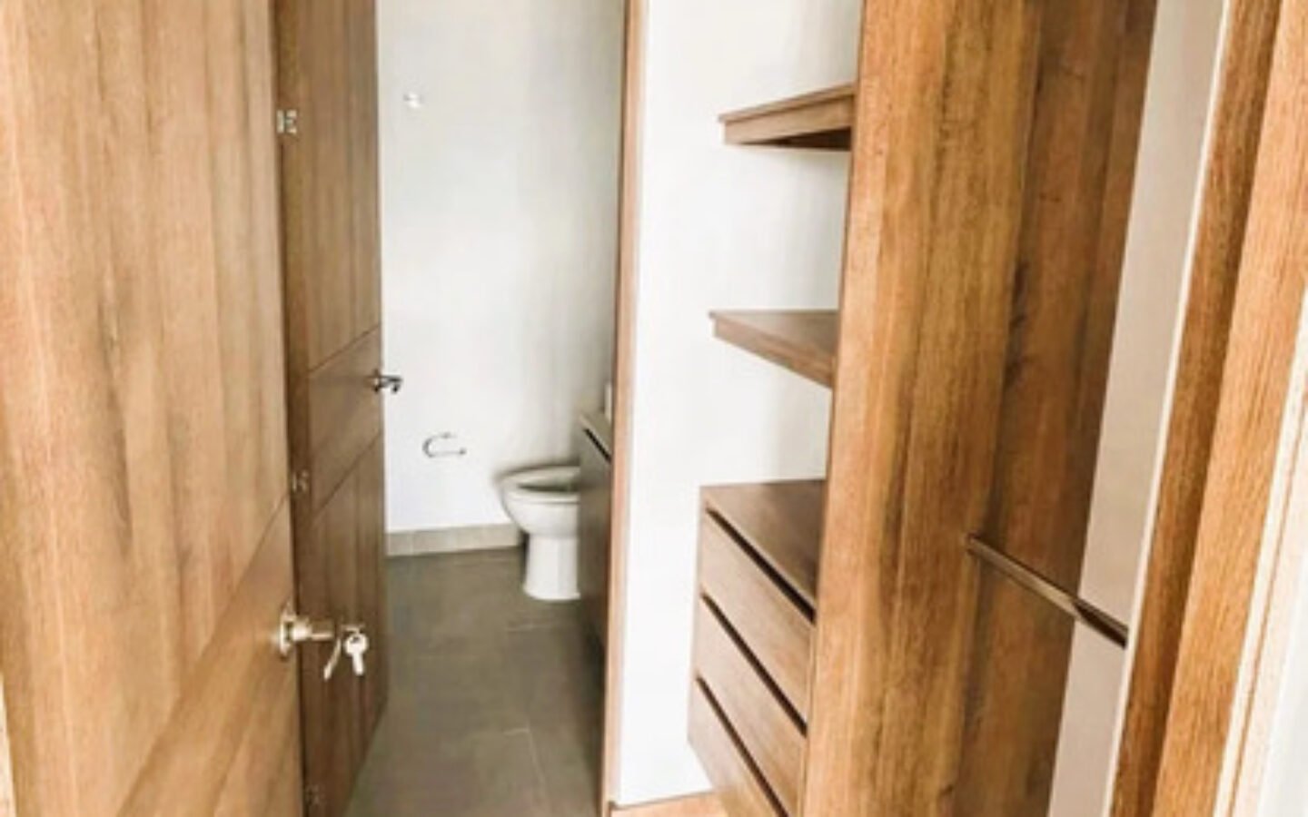 Apartamento Tipo Loft De 47 M² En Arriendo En Ciudad Del Río, Medellín. Ed Distrito Vera. Con Balcón, Parqueadero Privado, Zona De Ropas Independiente Y Acceso A Piscina, Coworking, Gimnasio…