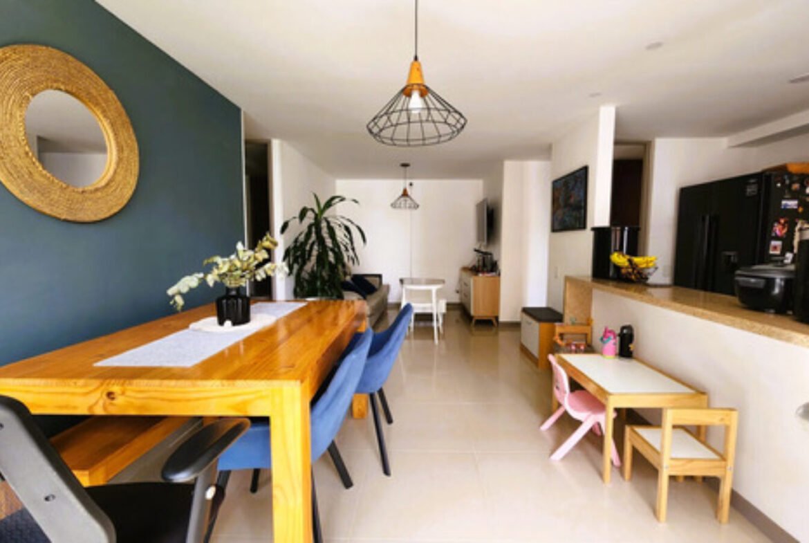 Apartamento En Arriendo De 79 M² Remodelado En El Poblado, Medellín Sector Ciudad Del Rio 3 Habitaciones, 2 Baños Y Parqueadero