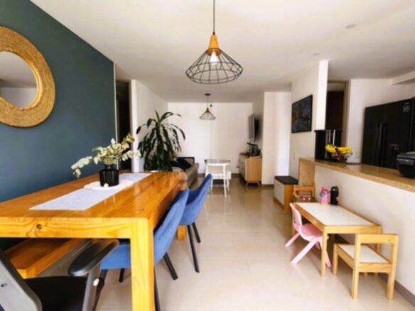 Apartamento En Arriendo De 79 M² Remodelado En El Poblado, Medellín Sector Ciudad Del Rio 3 Habitaciones, 2 Baños Y Parqueadero