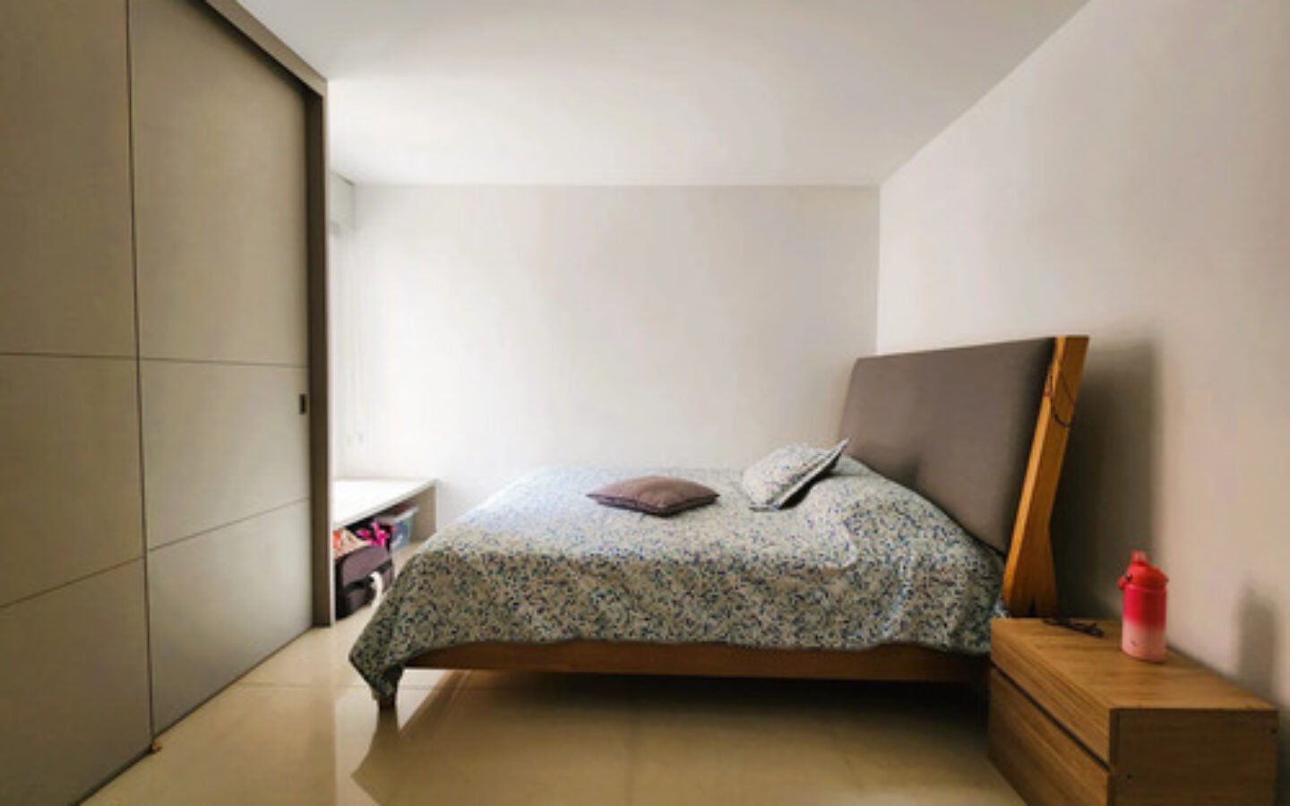 Apartamento En Arriendo De 79 M² Remodelado En El Poblado, Medellín Sector Ciudad Del Rio 3 Habitaciones, 2 Baños Y Parqueadero