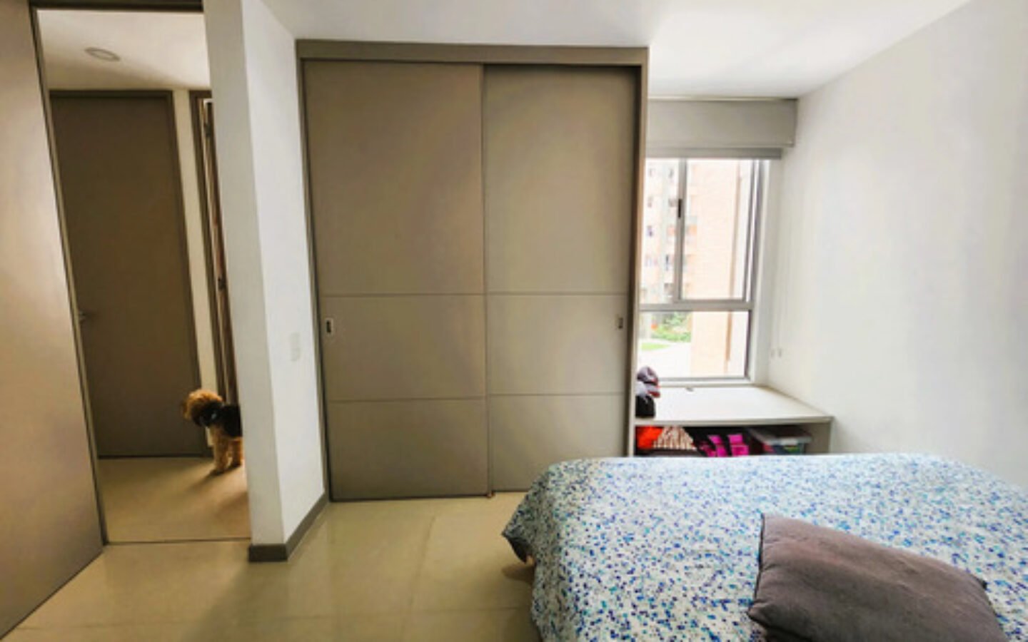 Apartamento En Arriendo De 79 M² Remodelado En El Poblado, Medellín Sector Ciudad Del Rio 3 Habitaciones, 2 Baños Y Parqueadero