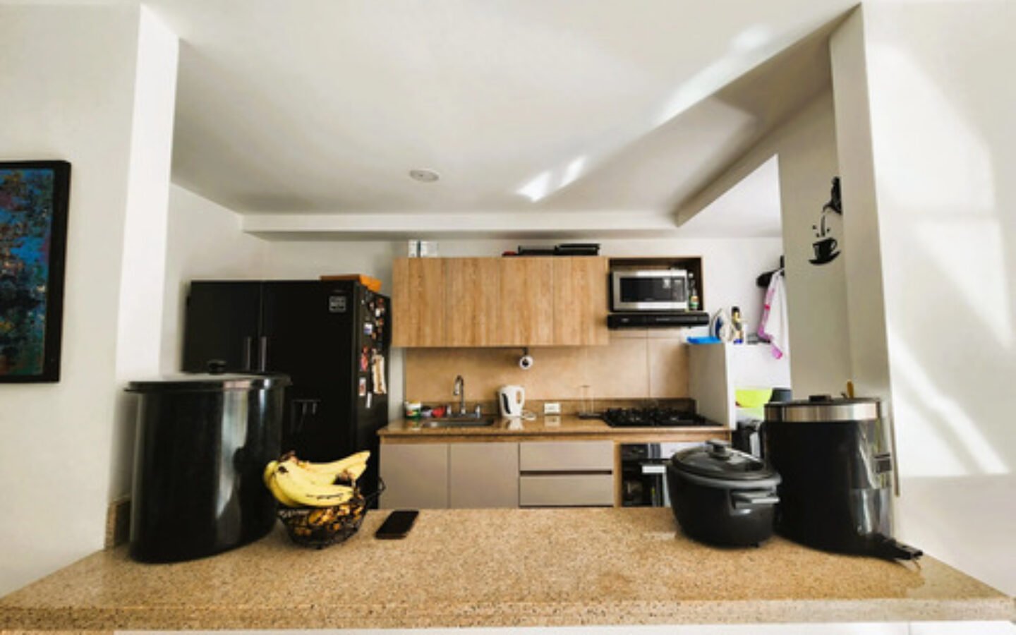 Apartamento En Arriendo De 79 M² Remodelado En El Poblado, Medellín Sector Ciudad Del Rio 3 Habitaciones, 2 Baños Y Parqueadero