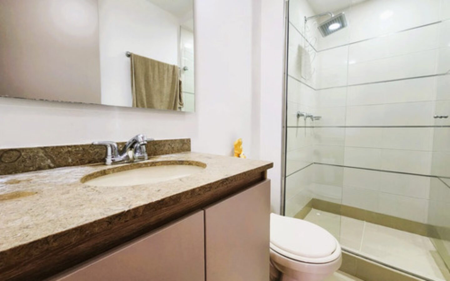 Apartamento En Arriendo De 79 M² Remodelado En El Poblado, Medellín Sector Ciudad Del Rio 3 Habitaciones, 2 Baños Y Parqueadero