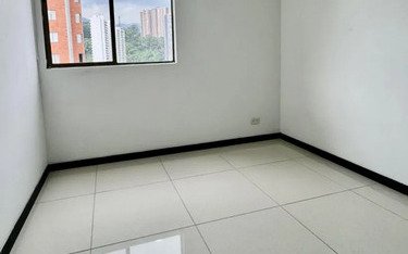 Apartamento En Arriendo En El Poblado Medellín En La Loma De San Julian Piso Alto, 3 Habitaciones, 2 Parqueaderos Y Amplio Balcón Con Espacio Para Mobiliario Exterior Y Vista Panorámica De La Ciudad.