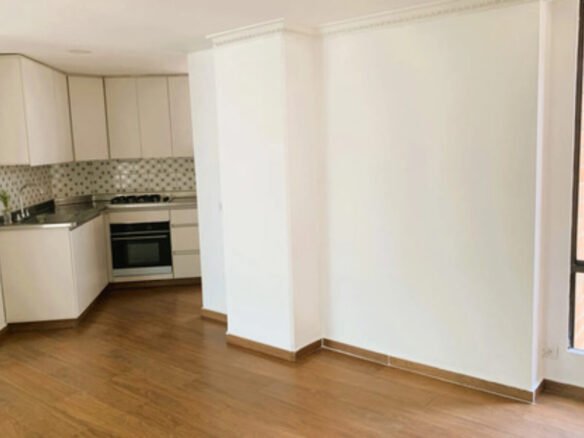 Apartamento De 90 M² En Arriendo. Poblado Sector Cuidad Del Rio, Medellín. Con 3 Habitaciones, Habitación De Servicio, 2 Baños, Parqueadero Cubierto, Cuarto Útil Y Acceso A Completas Zonas Comunes.