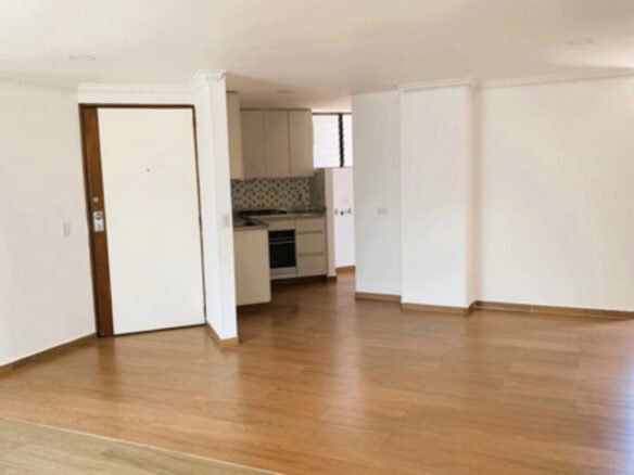 Apartamento De 90 M² En Arriendo. Poblado Sector Cuidad Del Rio, Medellín. Con 3 Habitaciones, Habitación De Servicio, 2 Baños, Parqueadero Cubierto, Cuarto Útil Y Acceso A Completas Zonas Comunes.
