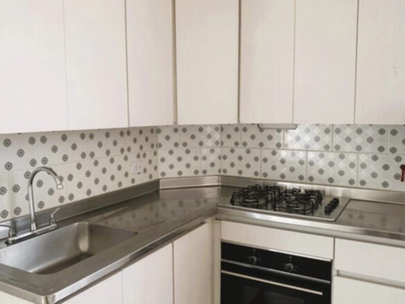 Apartamento De 90 M² En Arriendo. Poblado Sector Cuidad Del Rio, Medellín. Con 3 Habitaciones, Habitación De Servicio, 2 Baños, Parqueadero Cubierto, Cuarto Útil Y Acceso A Completas Zonas Comunes.