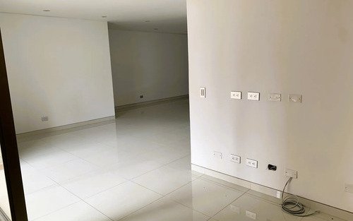 Apartamento En Arriendo En El Poblado En El Sector De Patio Bonito, Medellín. Negociable | 136 M² 3 Habitaciones + Servicio Cerca De Oviedo Y Santafé.