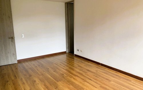 Apartamento En Arriendo En El Poblado En El Sector De Patio Bonito, Medellín. Negociable | 136 M² 3 Habitaciones + Servicio Cerca De Oviedo Y Santafé.