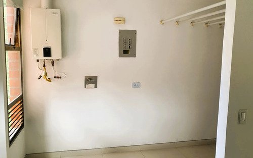 Apartamento En Arriendo En El Poblado En El Sector De Patio Bonito, Medellín. Negociable | 136 M² 3 Habitaciones + Servicio Cerca De Oviedo Y Santafé.