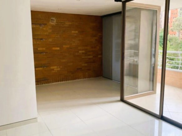 Apartamento En Arriendo En El Poblado En El Sector De Patio Bonito, Medellín. Negociable | 136 M2 3 Habitaciones + Servicio Cerca De Oviedo Y Santafé.