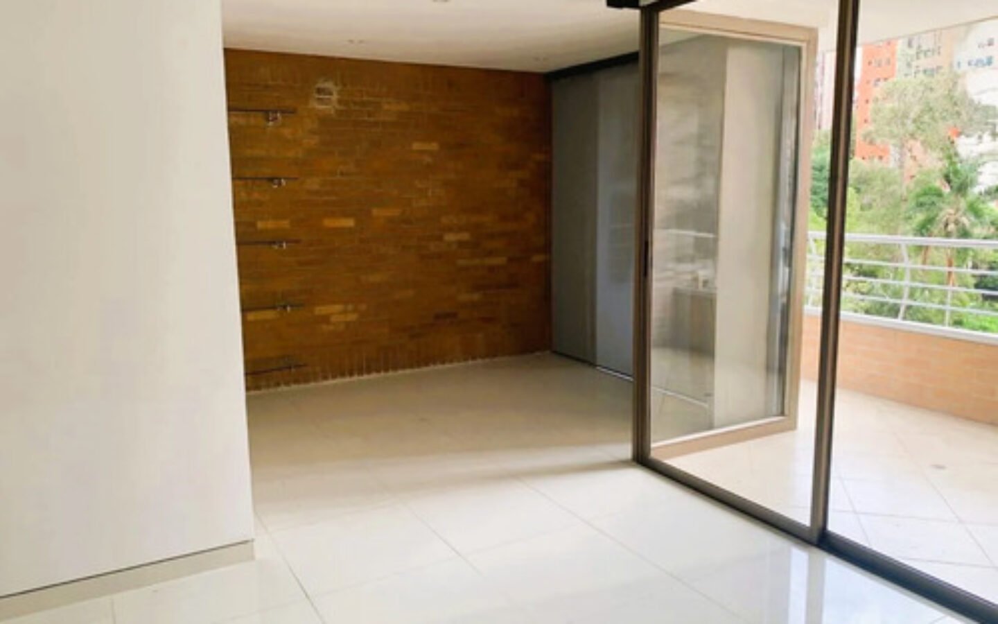 Apartamento En Arriendo En El Poblado En El Sector De Patio Bonito, Medellín. Negociable | 136 M2 3 Habitaciones + Servicio Cerca De Oviedo Y Santafé.