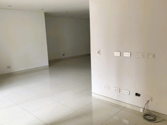 Apartamento En Arriendo En El Poblado En El Sector De Patio Bonito, Medellín. Negociable | 136 M2 3 Habitaciones + Servicio Cerca De Oviedo Y Santafé.