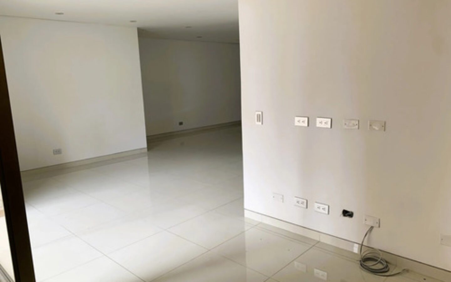 Apartamento En Arriendo En El Poblado En El Sector De Patio Bonito, Medellín. Negociable | 136 M2 3 Habitaciones + Servicio Cerca De Oviedo Y Santafé.