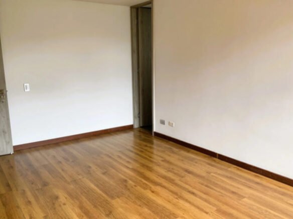 Apartamento En Arriendo En El Poblado En El Sector De Patio Bonito, Medellín. Negociable | 136 M2 3 Habitaciones + Servicio Cerca De Oviedo Y Santafé.