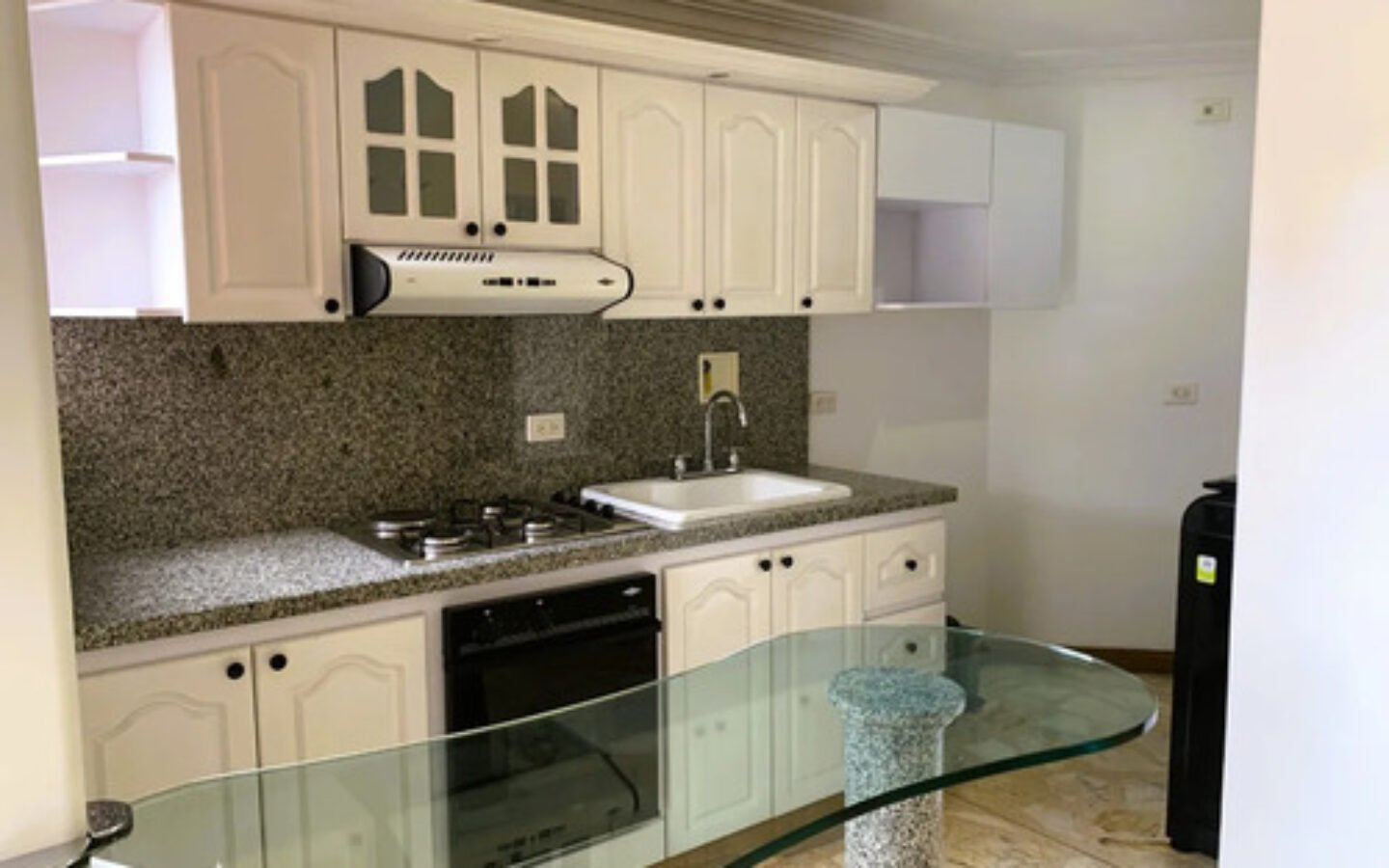 Apartamento Amoblado De 51 M² En Arriendo En Laureles. Con 1 Habitación, 2 Baños, Parqueadero Y Dotación Completa. Excelente Ubicación Cerca Del Segundo Parque, La Avenida Nutibara, Upb
