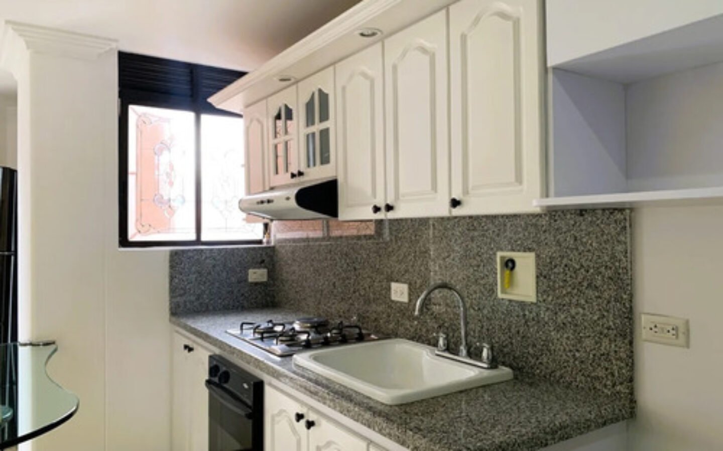 Apartamento Amoblado De 51 M² En Arriendo En Laureles. Con 1 Habitación, 2 Baños, Parqueadero Y Dotación Completa. Excelente Ubicación Cerca Del Segundo Parque, La Avenida Nutibara, Upb