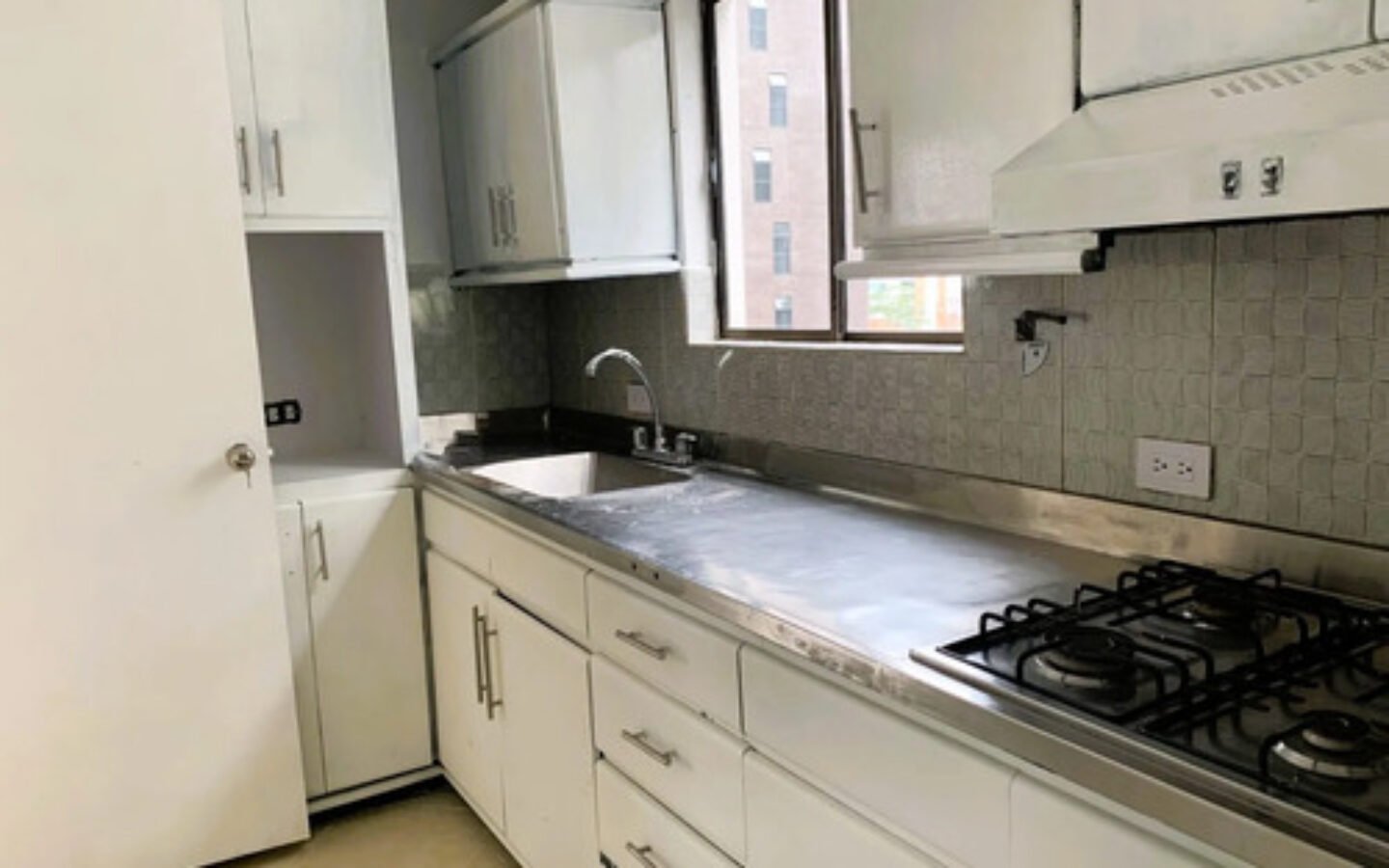 Apartamento En Arriendo En Provenza, El Poblado Medellín . 140 M2, 3 Habitaciones Más Servicio, 3 Baños Y Parqueadero. Excelente Ubicación