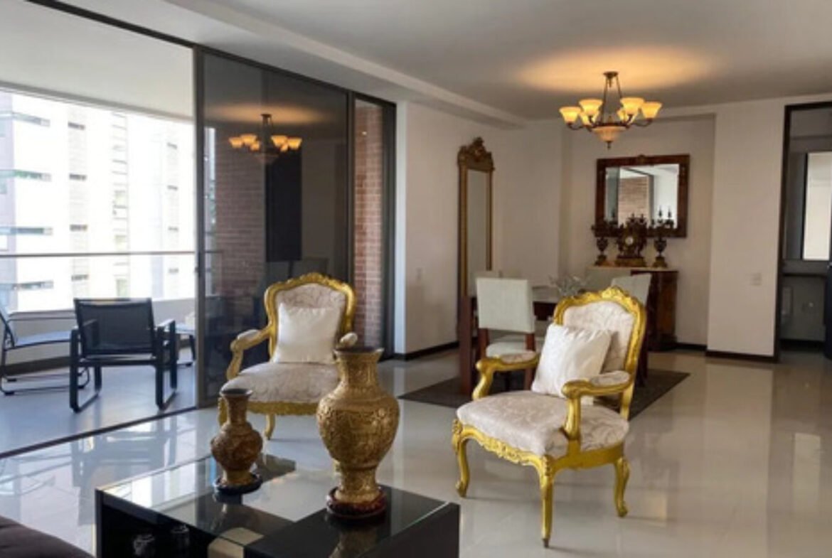 Apartamento Amoblado En El Poblado Para Ejecutivos. 150 M2, Estudio, 3 Habitaciones Más Servicio, 2 Parqueaderos Y Acceso Rápido A Provenza, Milla De Oro Y Las Palmas.