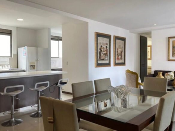 Apartamento Amoblado En El Poblado Para Ejecutivos. 150 M2, Estudio, 3 Habitaciones Más Servicio, 2 Parqueaderos Y Acceso Rápido A Provenza, Milla De Oro Y Las Palmas.