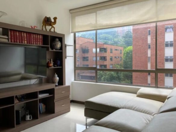 Apartamento Amoblado En El Poblado Para Ejecutivos. 150 M2, Estudio, 3 Habitaciones Más Servicio, 2 Parqueaderos Y Acceso Rápido A Provenza, Milla De Oro Y Las Palmas.
