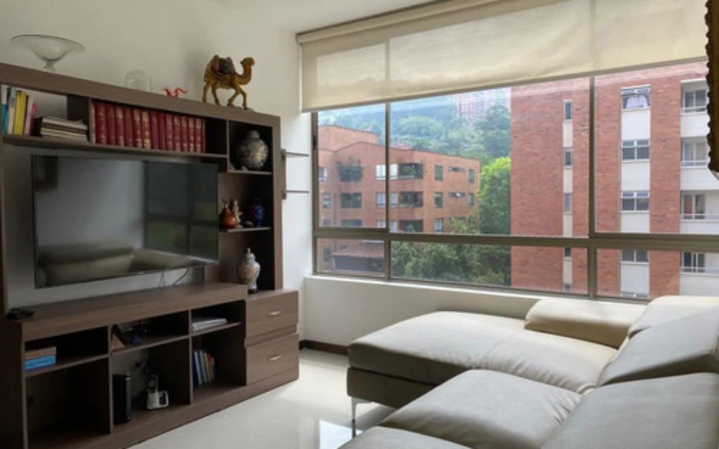 Apartamento Amoblado En El Poblado Para Ejecutivos. 150 M2, Estudio, 3 Habitaciones Más Servicio, 2 Parqueaderos Y Acceso Rápido A Provenza, Milla De Oro Y Las Palmas.