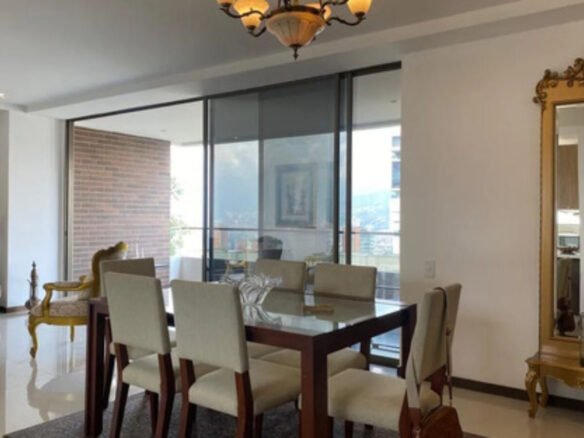Apartamento Amoblado En El Poblado Para Ejecutivos. 150 M2, Estudio, 3 Habitaciones Más Servicio, 2 Parqueaderos Y Acceso Rápido A Provenza, Milla De Oro Y Las Palmas.