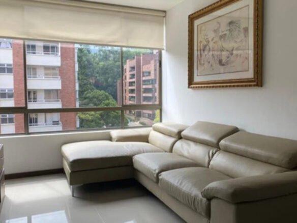 Apartamento Amoblado En El Poblado Para Ejecutivos. 150 M2, Estudio, 3 Habitaciones Más Servicio, 2 Parqueaderos Y Acceso Rápido A Provenza, Milla De Oro Y Las Palmas.