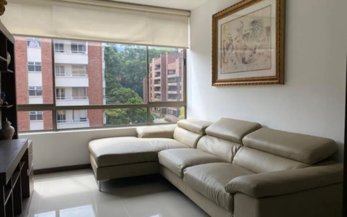 Apartamento Amoblado En El Poblado Para Ejecutivos. 150 M2, Estudio, 3 Habitaciones Más Servicio, 2 Parqueaderos Y Acceso Rápido A Provenza, Milla De Oro Y Las Palmas.
