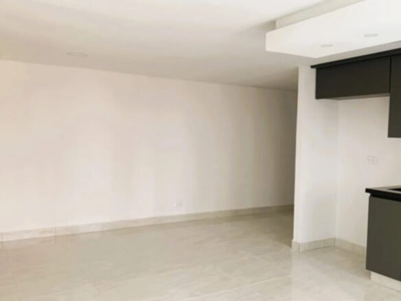 Apartamento Remodelado En Venta En Rodeo Alto Medellín | 60 M2, Con 3 Habitaciones, 2 Baños, Balcón, Parqueadero Privado Unidad Con Piscina, Gimnasio, Cancha Múltiple Y Vigilancia 24 Horas.