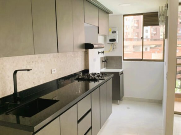 Apartamento Remodelado En Venta En Rodeo Alto Medellín | 60 M2, Con 3 Habitaciones, 2 Baños, Balcón, Parqueadero Privado Unidad Con Piscina, Gimnasio, Cancha Múltiple Y Vigilancia 24 Horas.